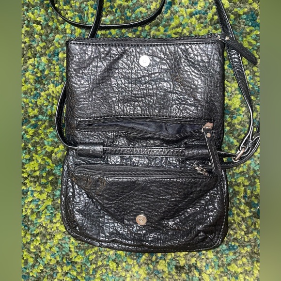 Kenneth Cole Reaction - Black Genuine Leather Crossbody Purse - Picture 5 of 5